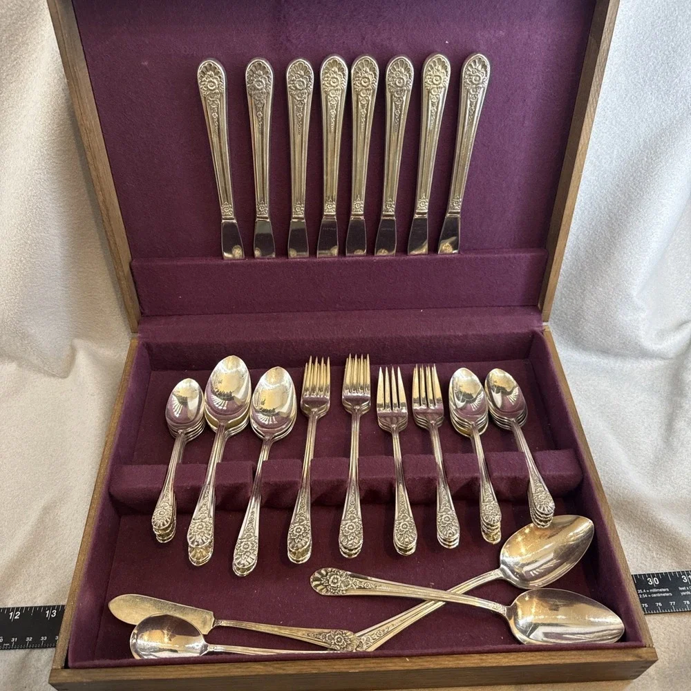 Vintage 1950's WM Rogers Mfg Co JUBILEE Silverplated Flatware 52-piece Set Boxed